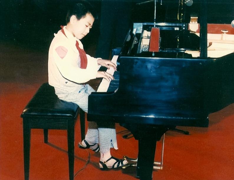 回顾郎朗从国人敬仰的钢琴大师再到饱受质疑这一切怨不得别人