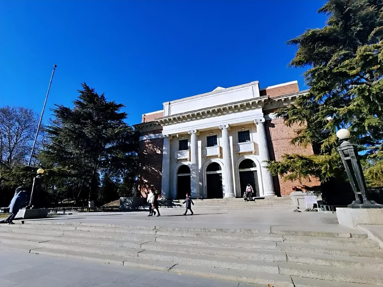 2018年,施一公砸200亿打造西湖大学,扬言5年超过清华,结果怎样