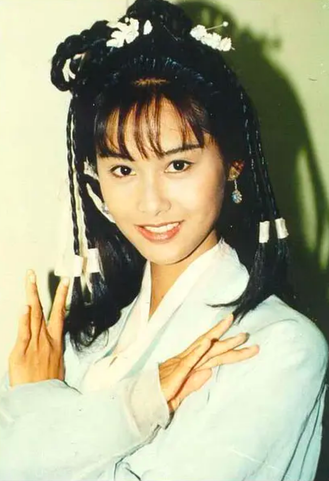 回顾黄贯中48岁幸运娶了朱茵两人相恋20年成了一生所爱