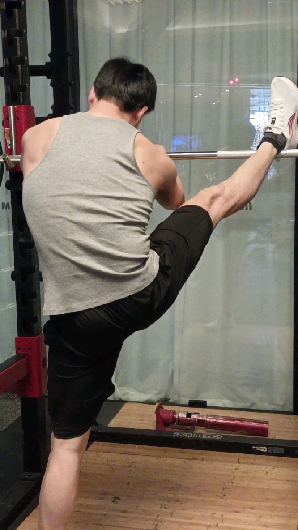 原来可以做一字马,现在老腿直接拉不开.