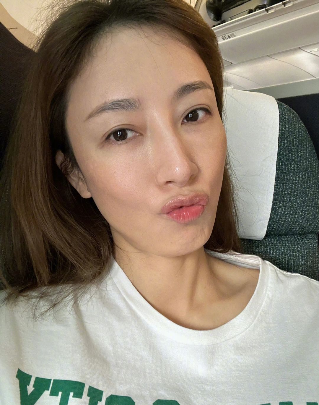 杨怡估计是是娱乐圈里最爱素颜出镜的女明星了吧