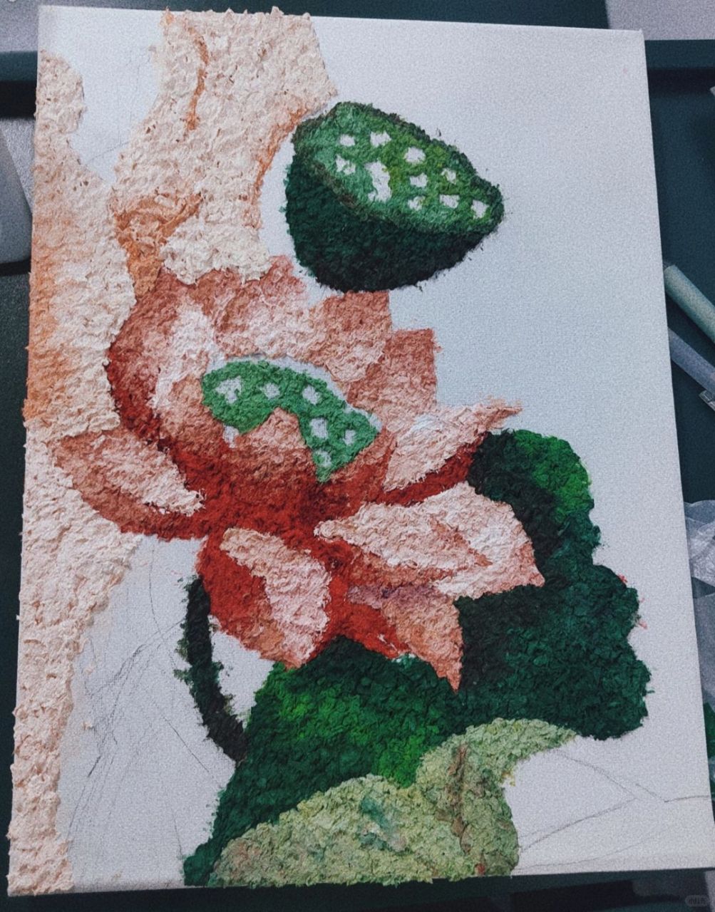 最近,我尝试了一种全新的艺术形式——纸浆画.