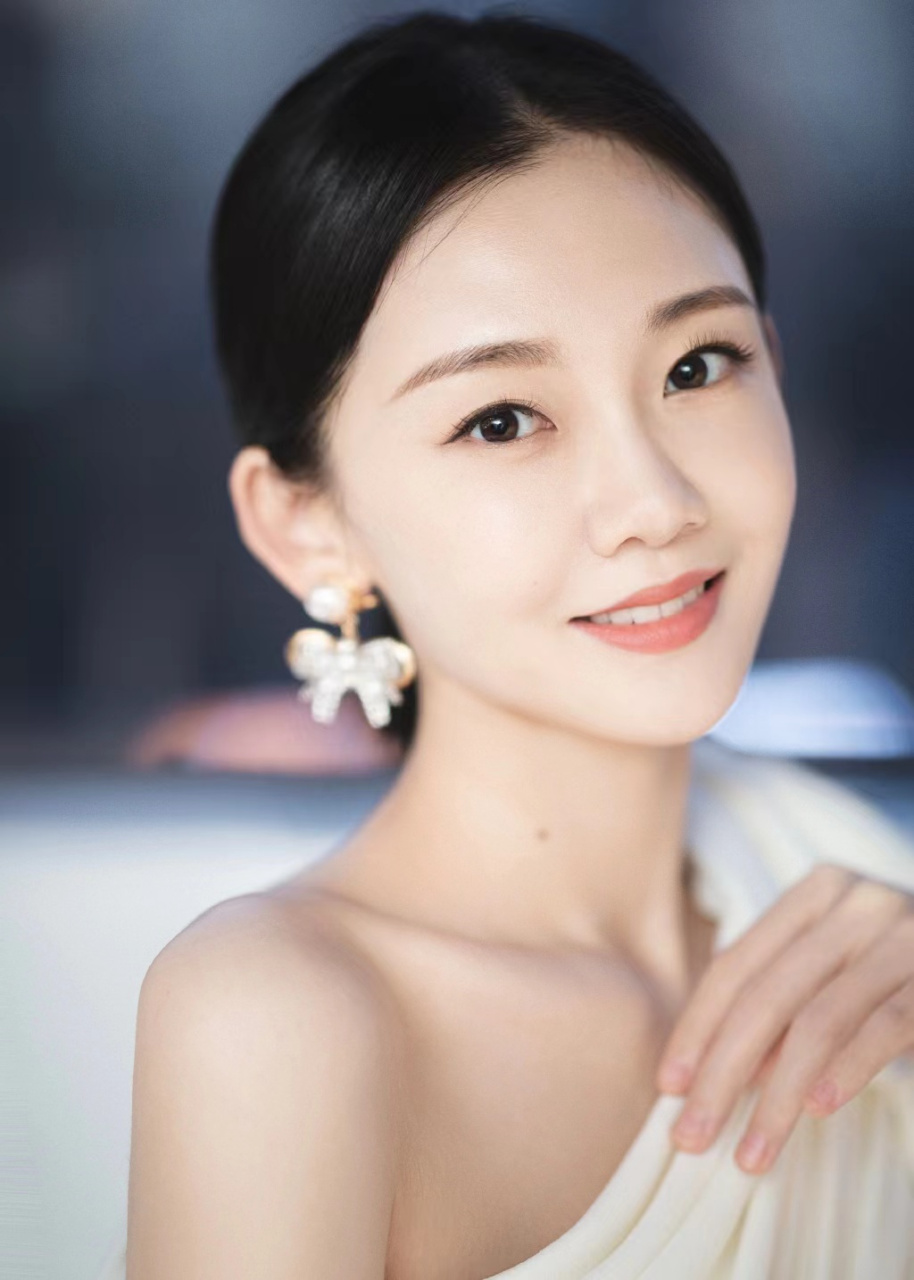 苗苗因出色诠释"何小萍"而备受赞誉,这使观众对她未来的表现寄予了