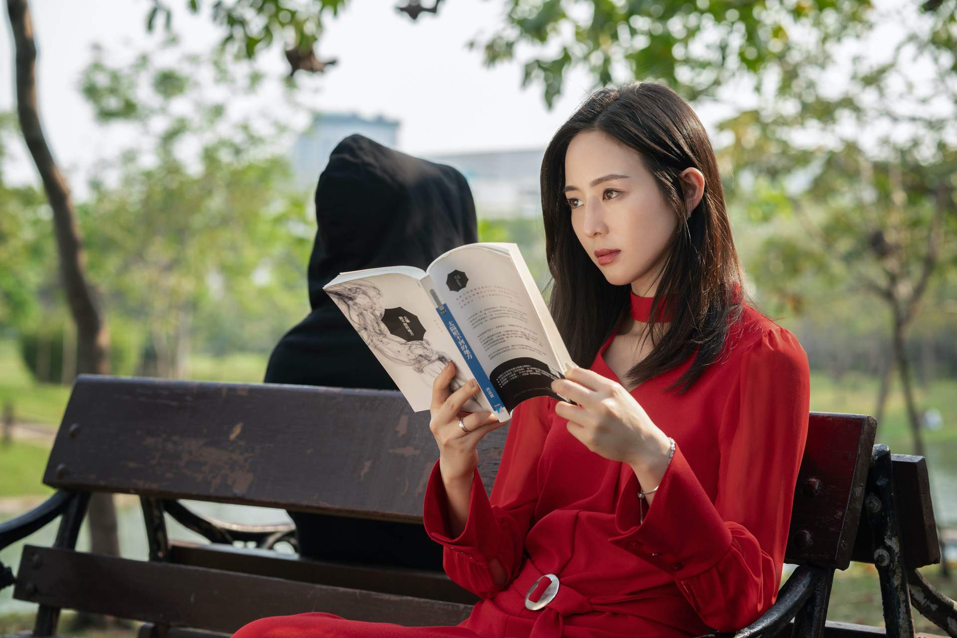 看到这句话,我想起电视剧《唐人街探案》里的张钧甯