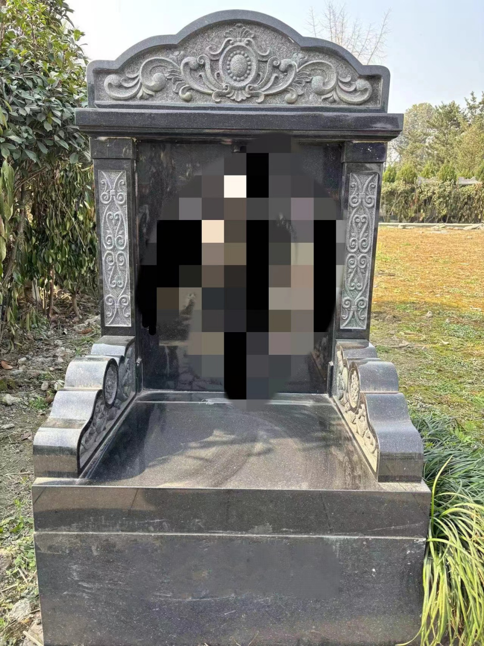 成都市新都区斑竹园宝光塔陵,占地180亩,建筑面积7万平方米,是墓型