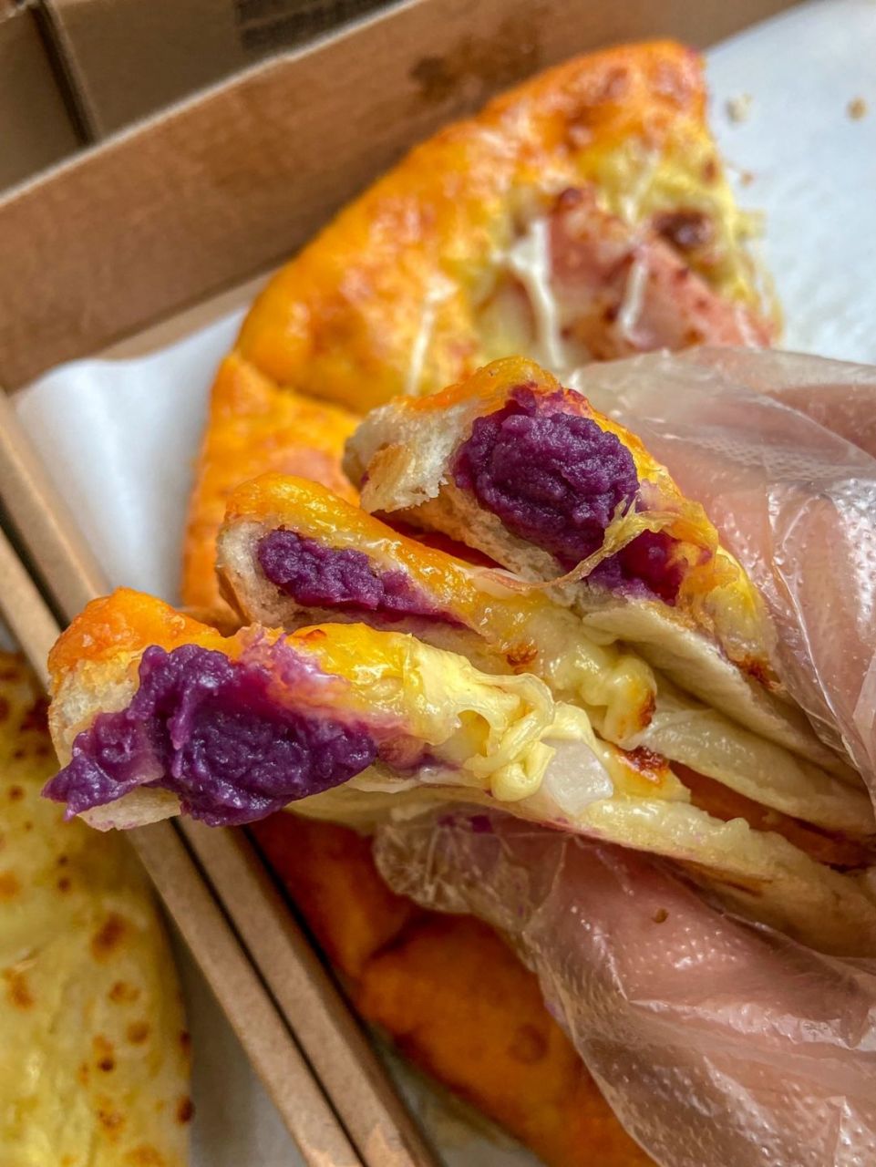 本地mcn挑战赛# 西郊这家地瓜94卷边披萨真的好绝 不枉我跑了十