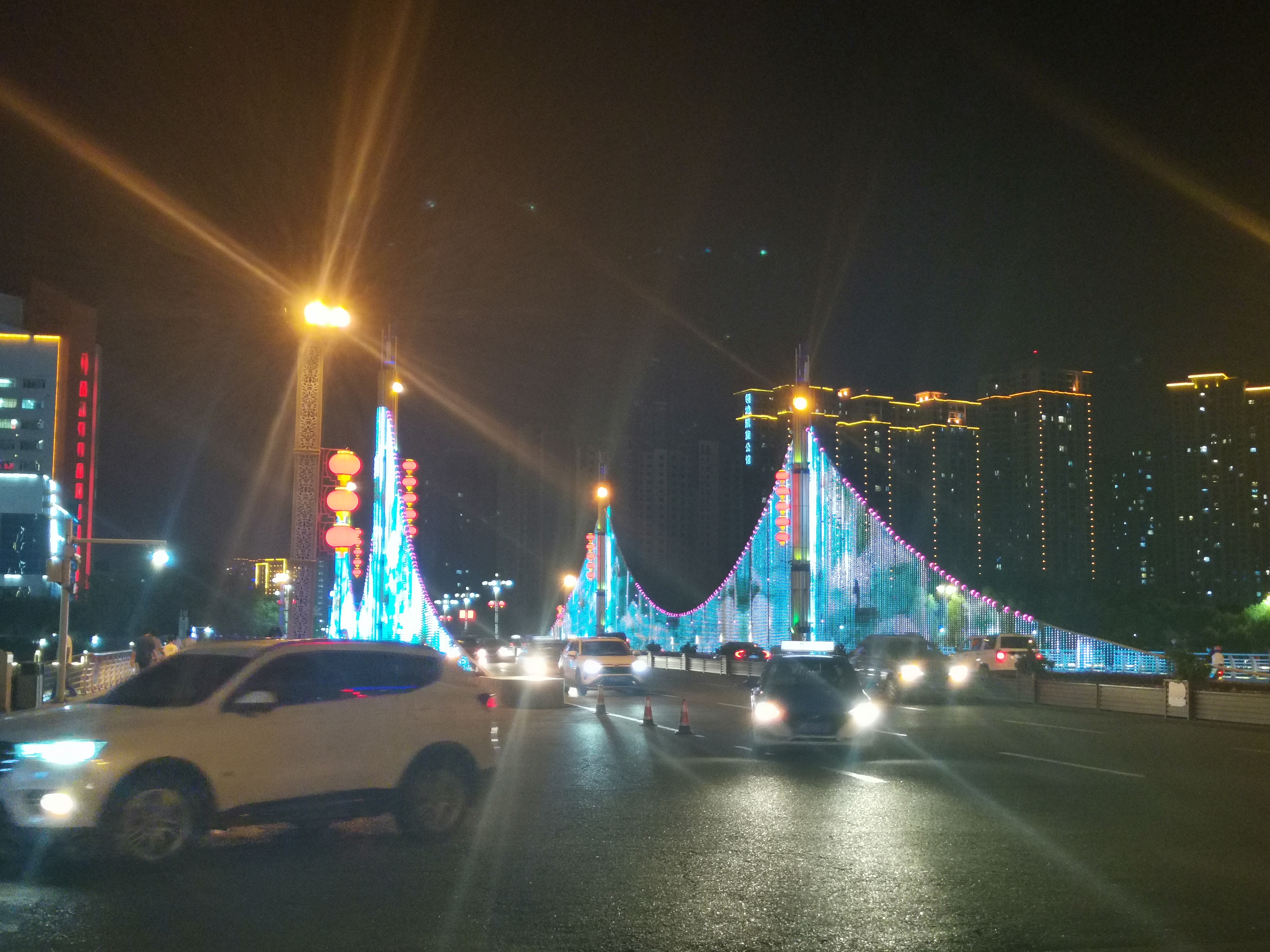 库尔勒建设桥夜景