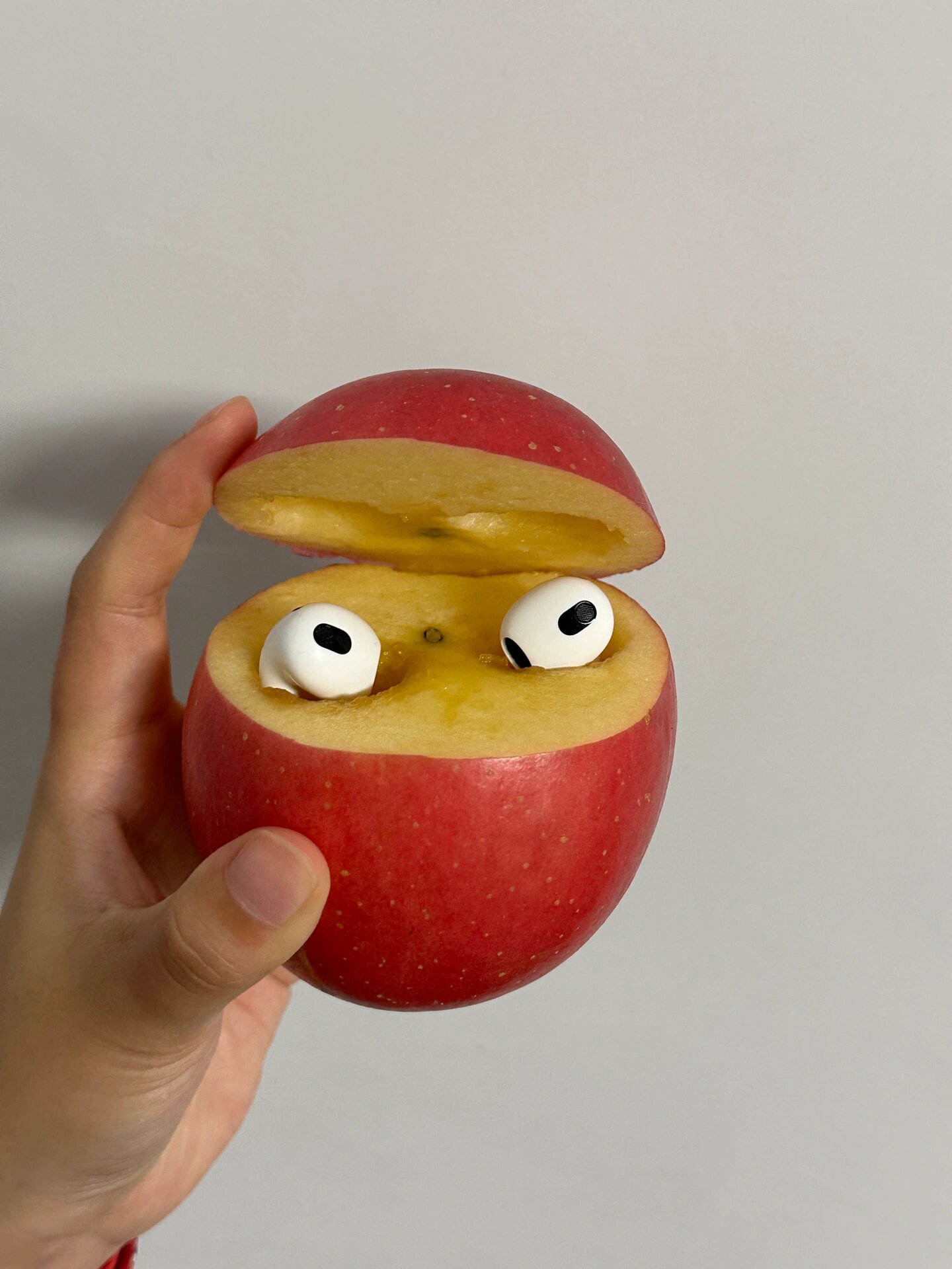 人生建议:不要把airpods借给男朋友 我昨天借给男朋