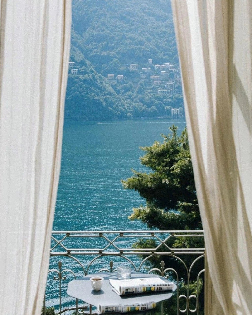 窗户图片  窗外的风景,如诗如画,演绎着大自然的魅力.