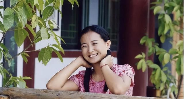 主持人贾丹:放弃上大学,供养贾玲9年,妹妹成名为她买房买车