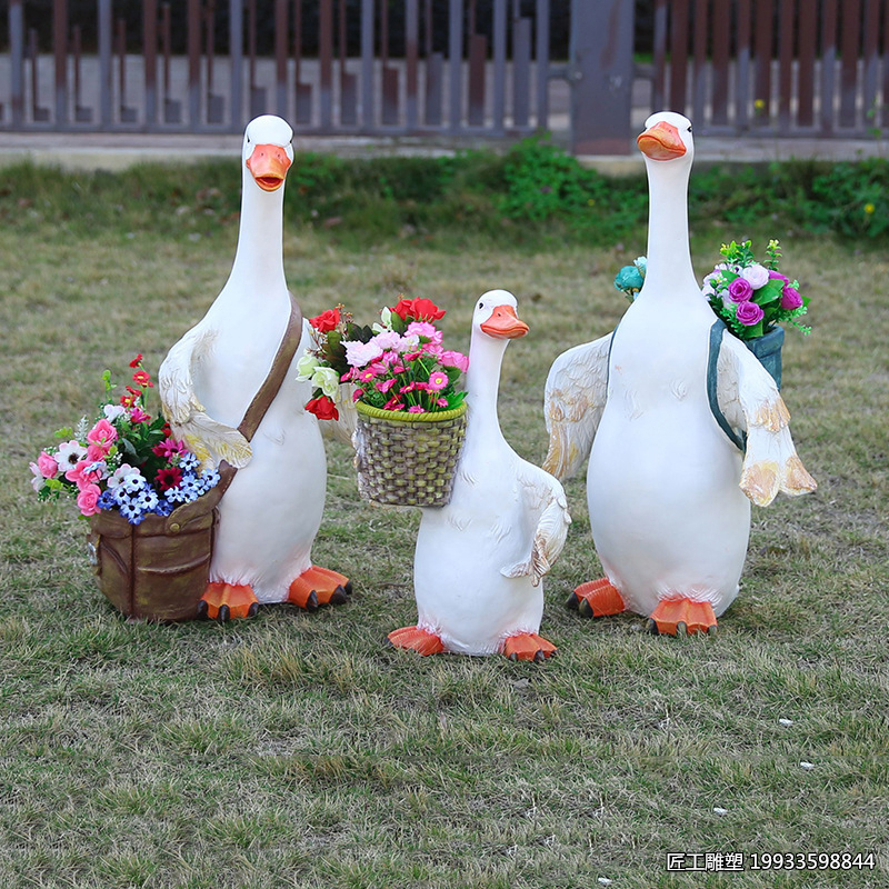 玻璃钢户外抱花鸭子动物装饰小品雕塑