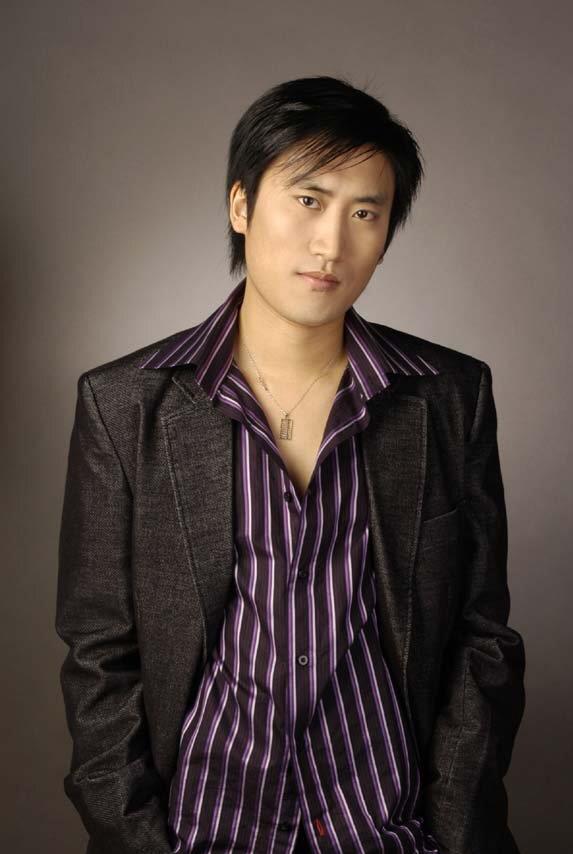 赵本山39岁爱徒吴云飞结婚!新娘年轻貌美身材好,174cm身