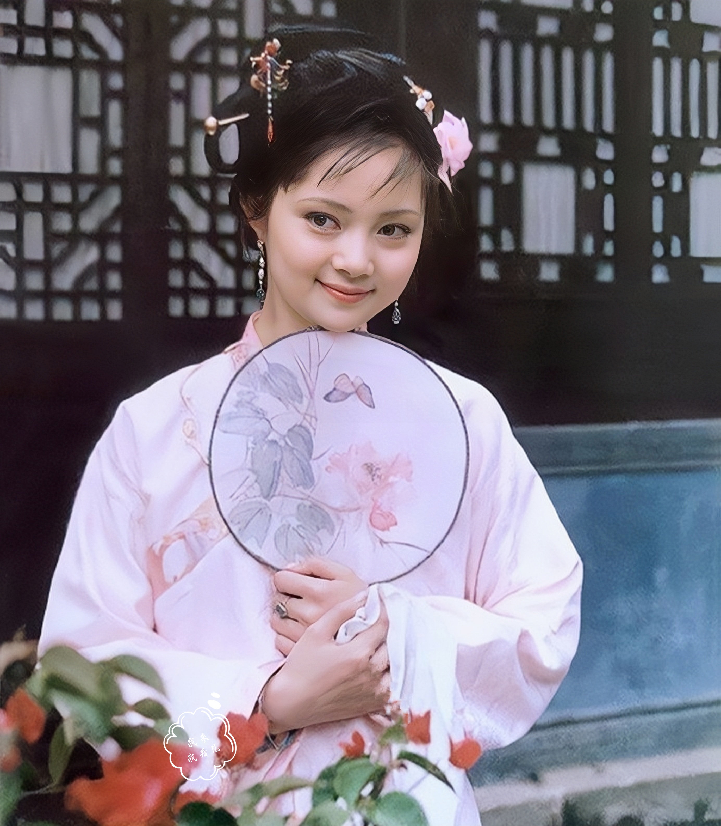 87版红楼梦里那些手拿纨扇的优雅女子,今后的古装剧里还会有么