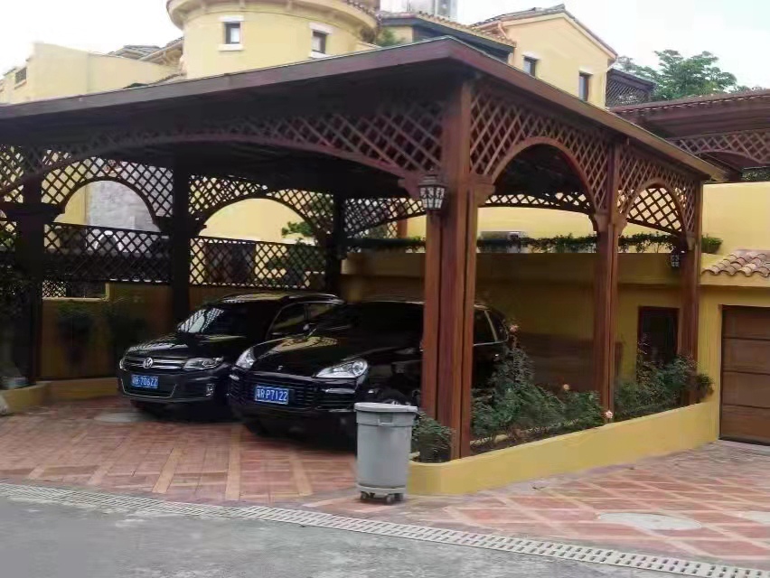 绿色环保的装饰选择:车库防腐木花架的特点与应用建议