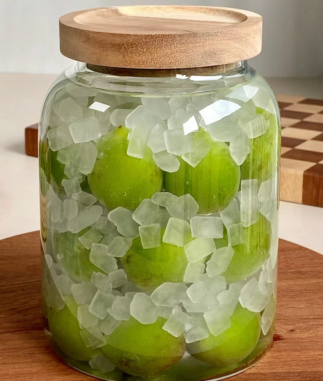 自酿酒 菠萝 青柠 话梅 冰糖 青梅 冰糖 用38度白酒寖泡6个月就可以