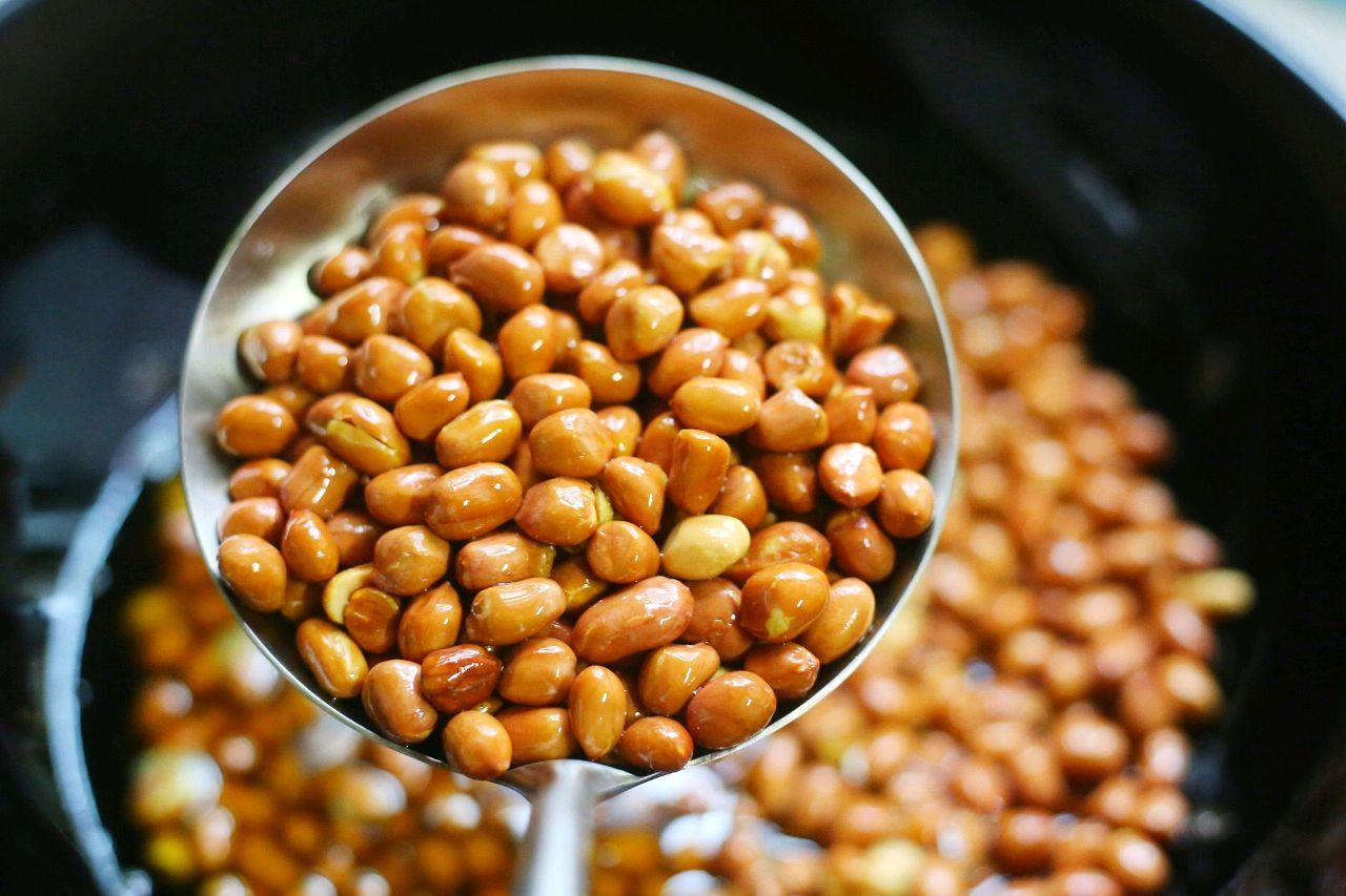 浙江一男子坚持"吃花生米"养胃,3个月后,身体怎么样了?