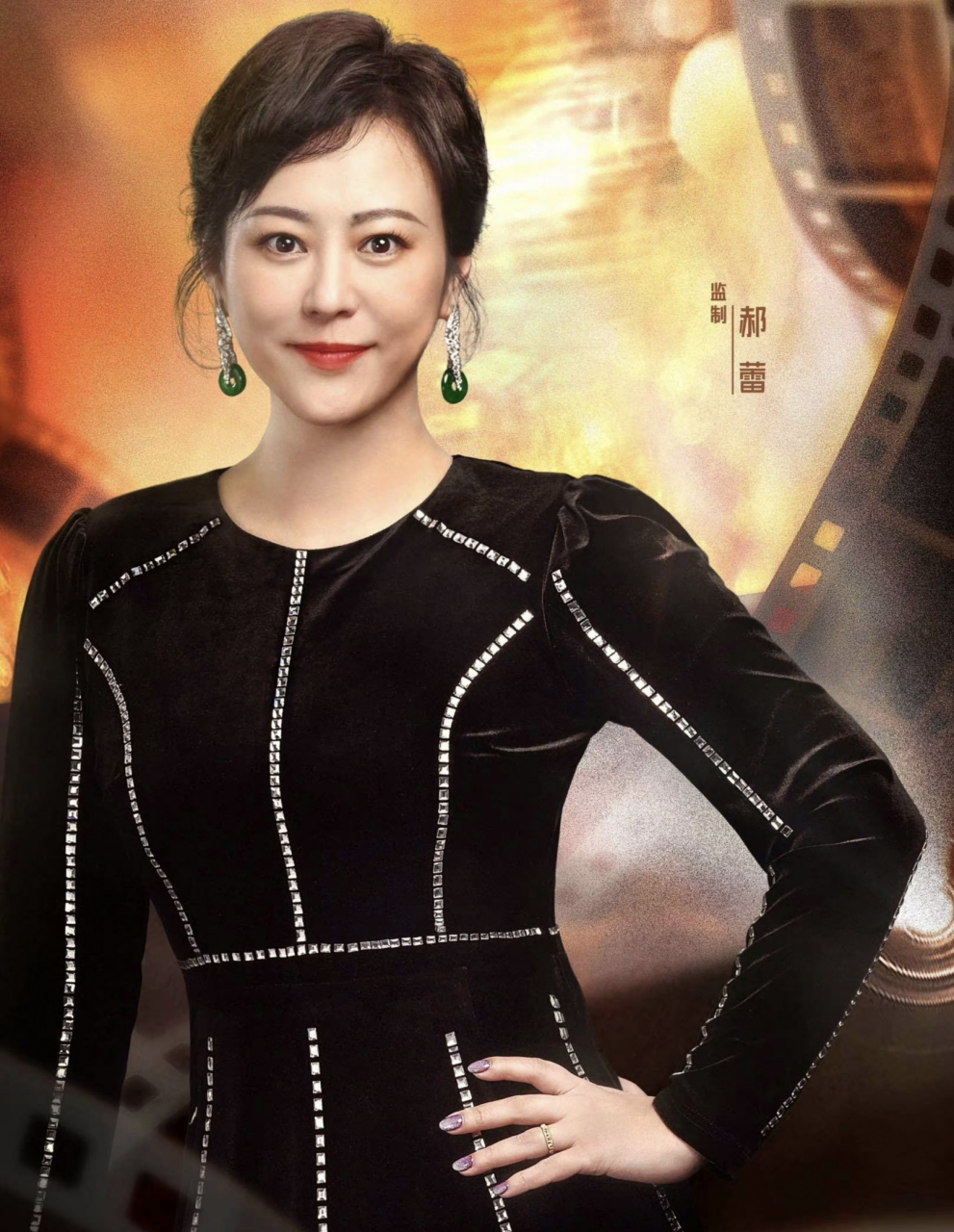 天哪这个海报p的,简直把郝蕾p成了另外一个人,太不像本人了.