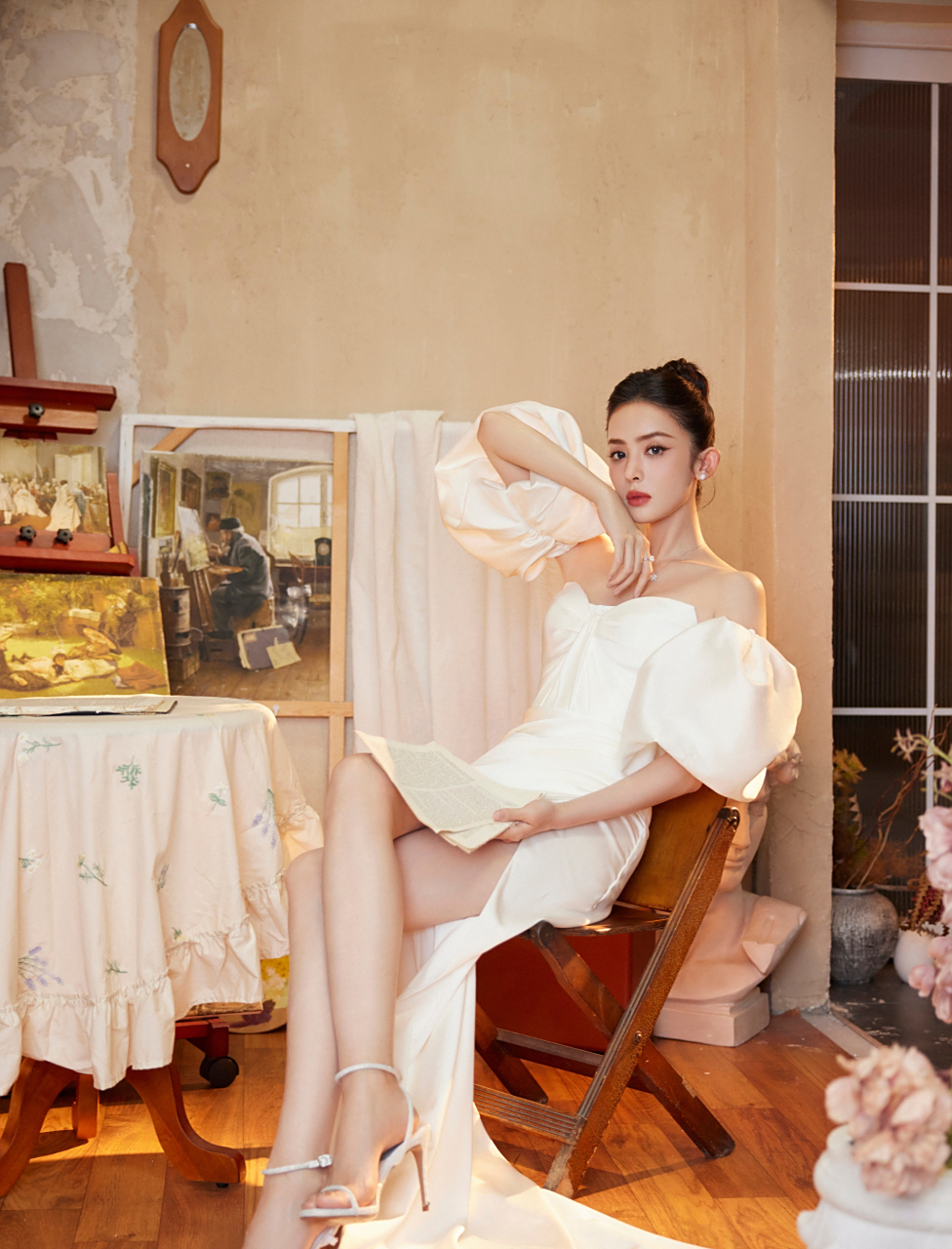 古力娜扎白色抹胸裙美艳写真图集