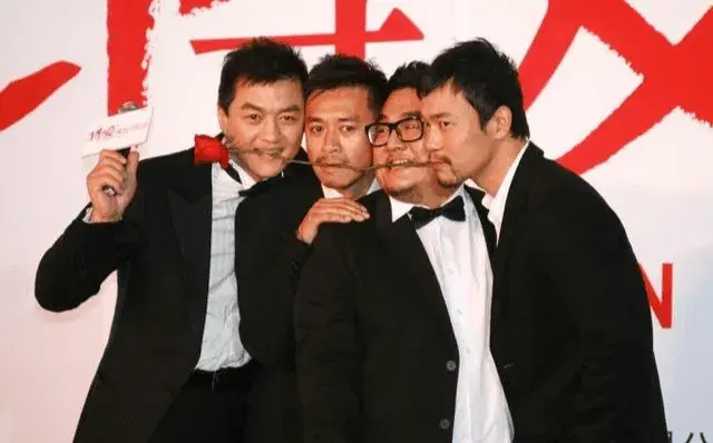 王学兵被蒙着眼睛带到,他的大学同学李亚鹏,陈建斌,曹卫宇等人纷纷