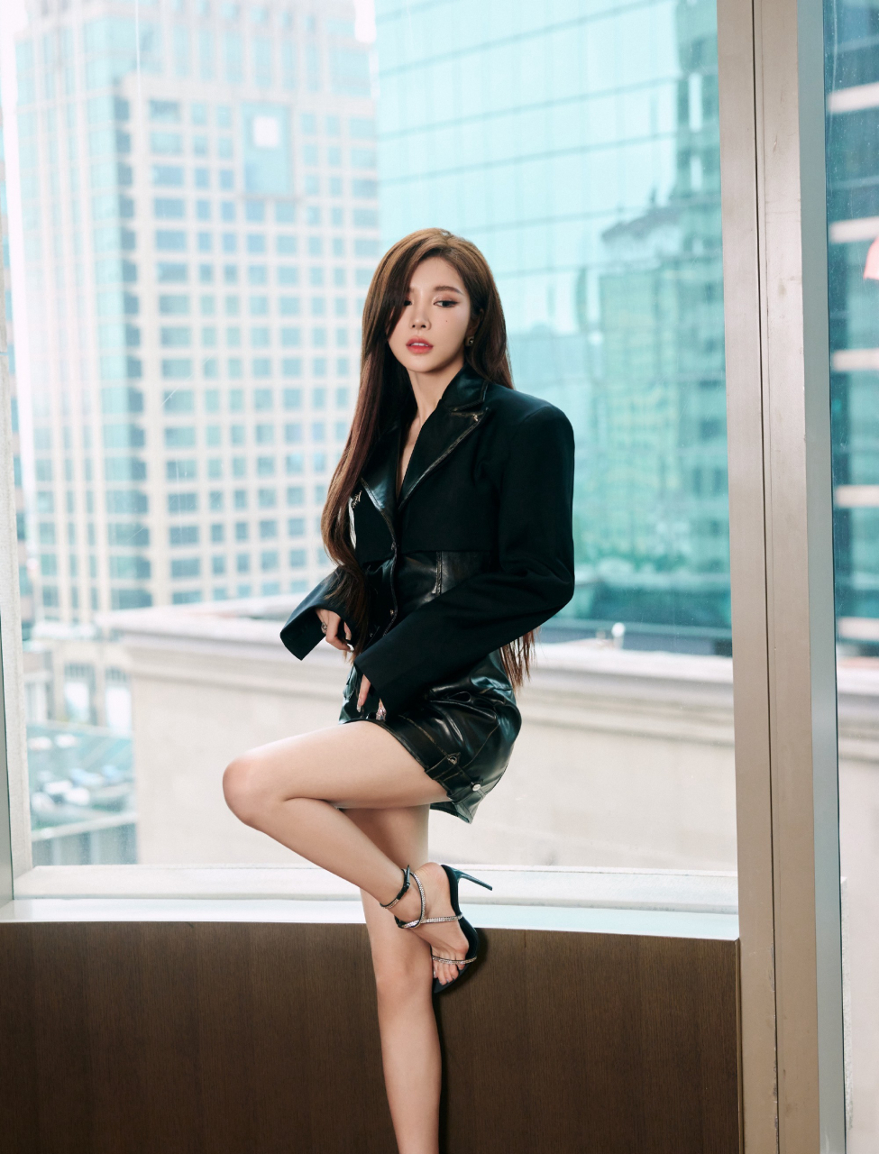 戴燕妮,黑酷有型,精致迷人