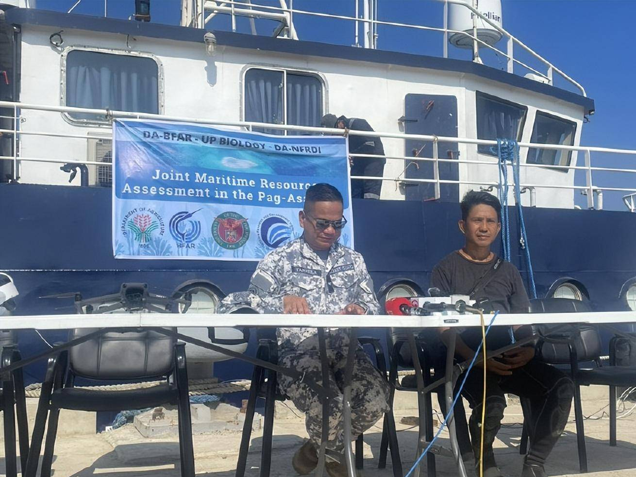 菲律宾登礁后,双方画面先后曝光,各司其职没有发生冲突