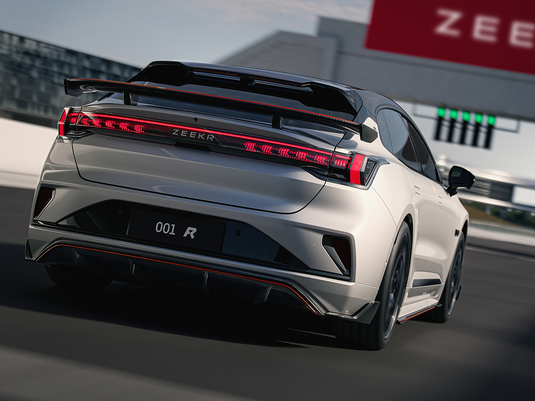 近日,新款极氪001上市了,新版一共推出了4款车型,官方指导价为26.