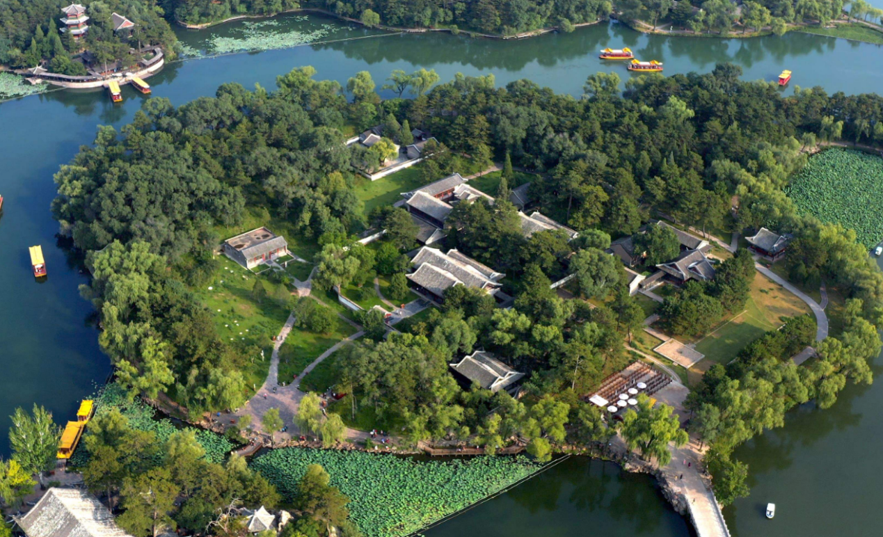 康熙写错1个字,300多年无人能改,至今还挂在避暑山庄的大门上