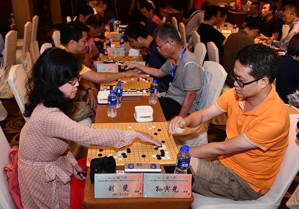 中国围棋人94|新晋业余6段刘斐专访:飞机上也在和徐老师学棋