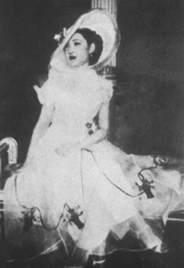 蒋士云在和贝祖贻结婚之后,蒋士云相夫教子,生活也算是美满,但是在她