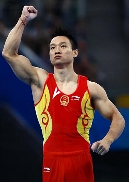 体操冠军杨威08年奥运体操全能王现只能依赖呼吸机生活