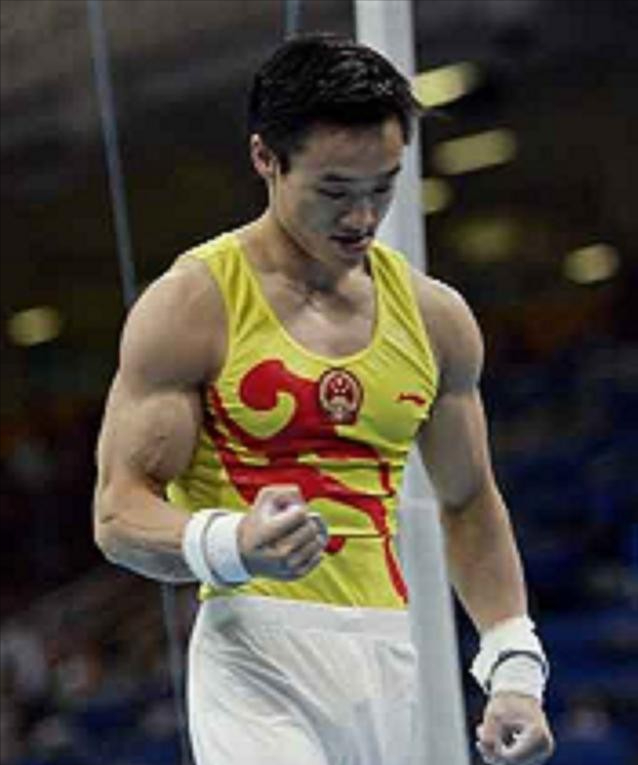 体操冠军杨威08年奥运体操全能王现只能依赖呼吸机生活