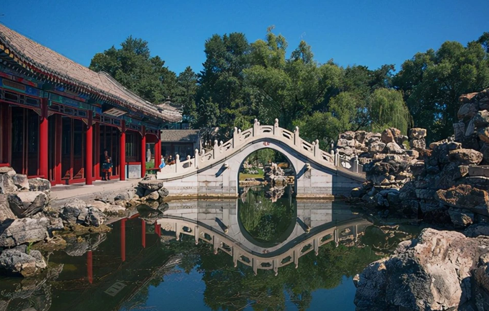 康熙写错1个字,300多年无人能改,至今还挂在避暑山庄的大门上