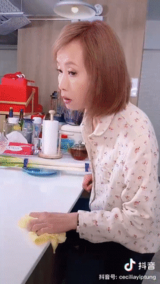 61岁许仙近照曝光全网震惊豪门36年她怎么变成这样