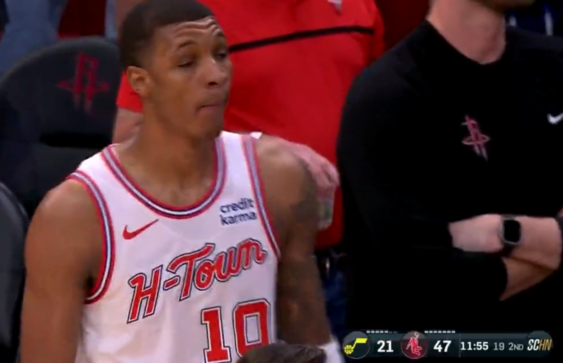 一换一火箭输麻:邓恩与史密斯相互挥拳 裁判迅速将两人全驱逐