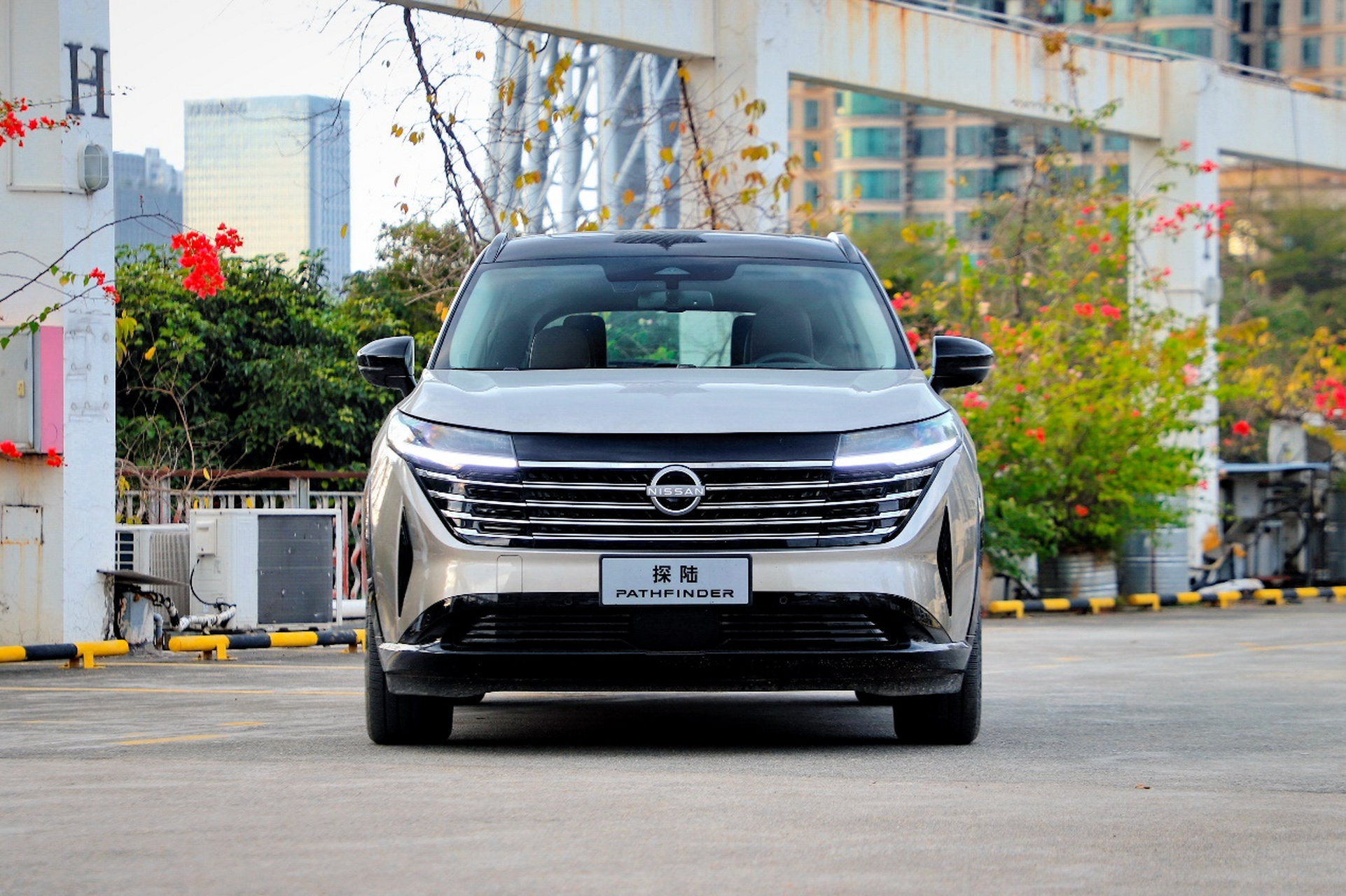 东风日产探陆是一款中大型suv,起售价23.