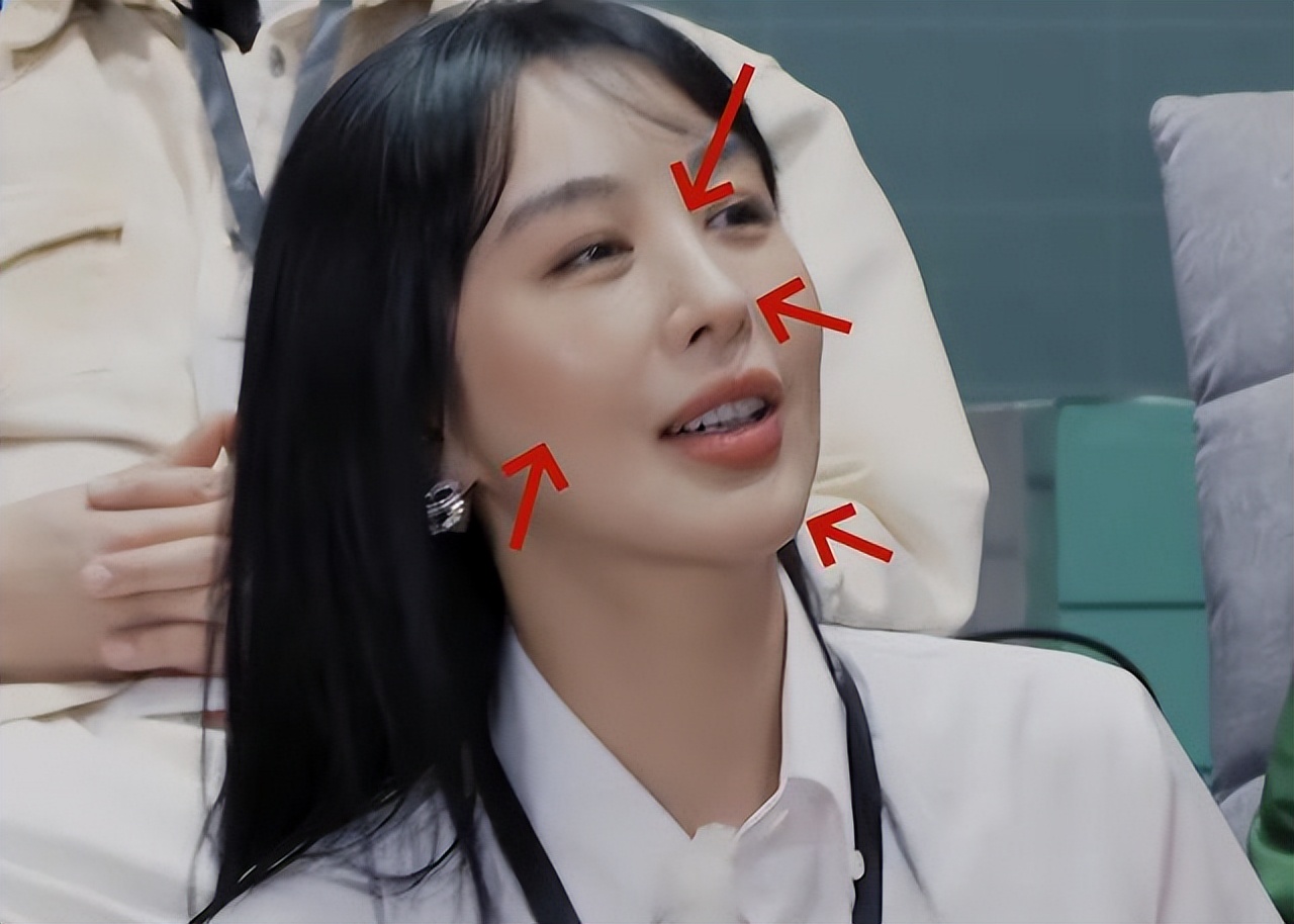 李菲儿新综艺又遭吐槽:本手握王炸,错失黄晓明后为何越混越差?