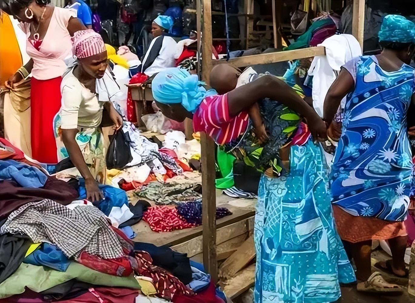 中国人捐赠的旧衣服配送到非洲后成啥样了看完你还会捐吗