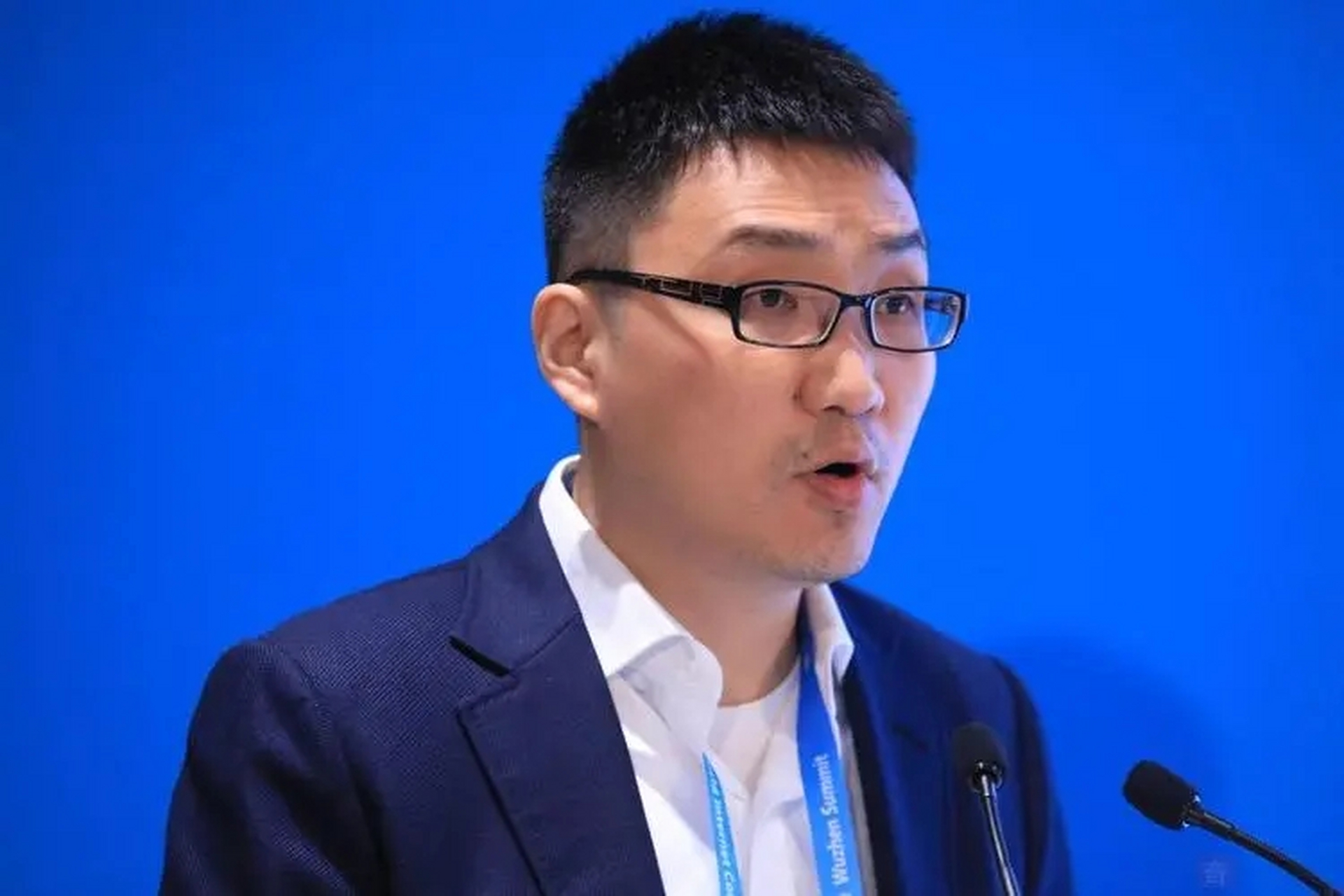 拼多多203年业绩炸裂,狂赚6百亿 !市值逆袭超越阿里成电商领头羊.