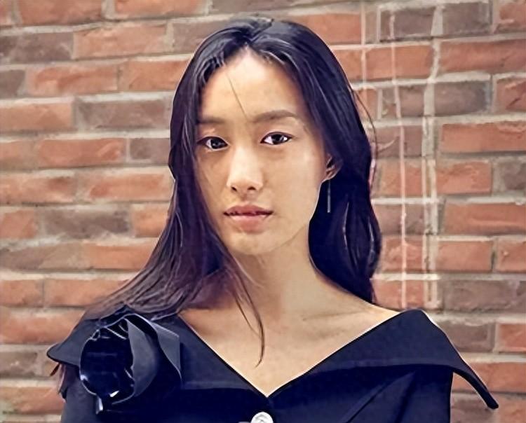 但三年后,她宁可放弃40亿身家,也要坚决与华谊董事赵磊离婚,与陈冠希