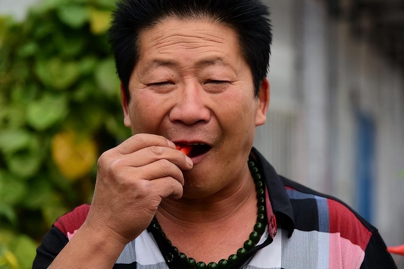 回顾辣王李永志5斤辣椒配白酒吃了38年如今下场令人同情