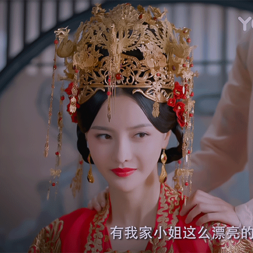 同样梳汉式中分妆发看赵露思刘亦菲董璇差距就出来了