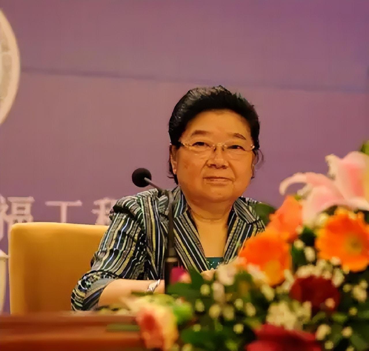 新中国首位女省长顾秀莲主政江苏8年如今86岁仍奋战前线