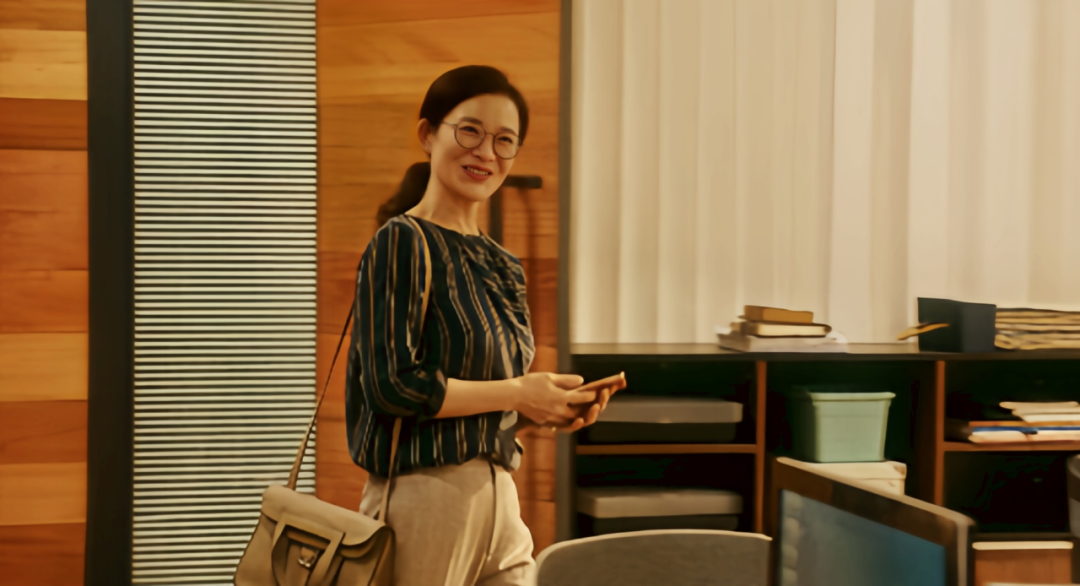 杨柯身边全是风情火辣的女人,为什么会选择死板无趣的潘老师?
