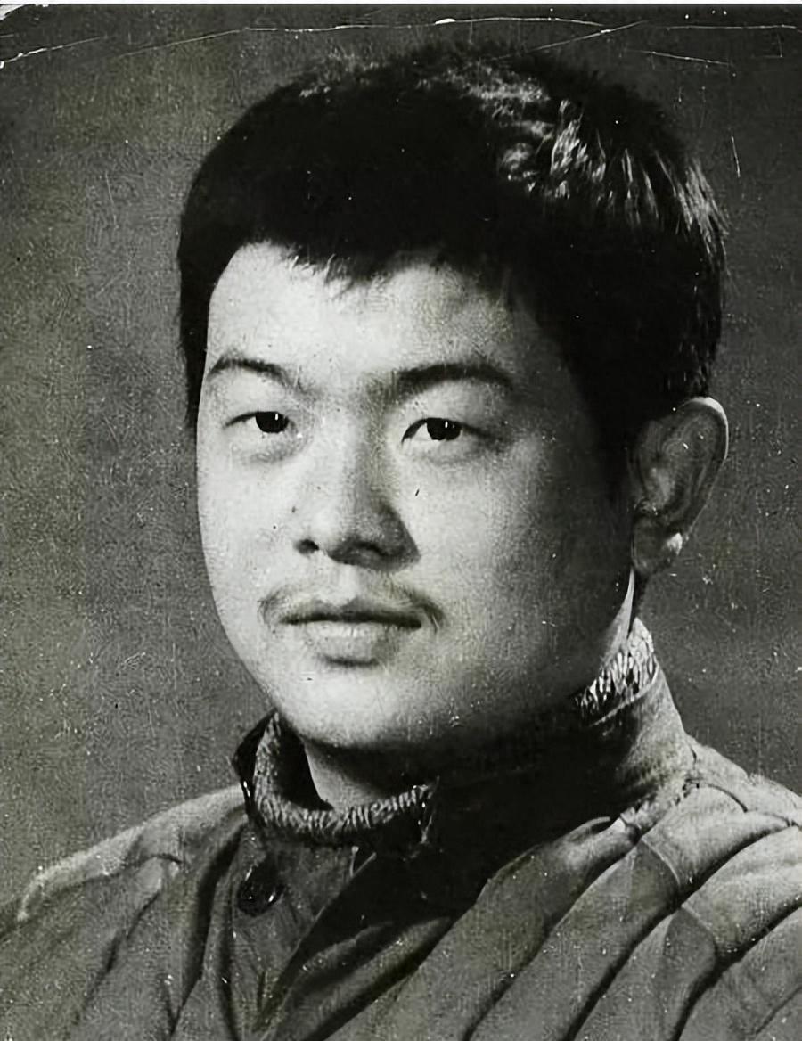 回顾冯小刚主持葬礼张国立念悼词能让半个娱乐圈为他哭泣