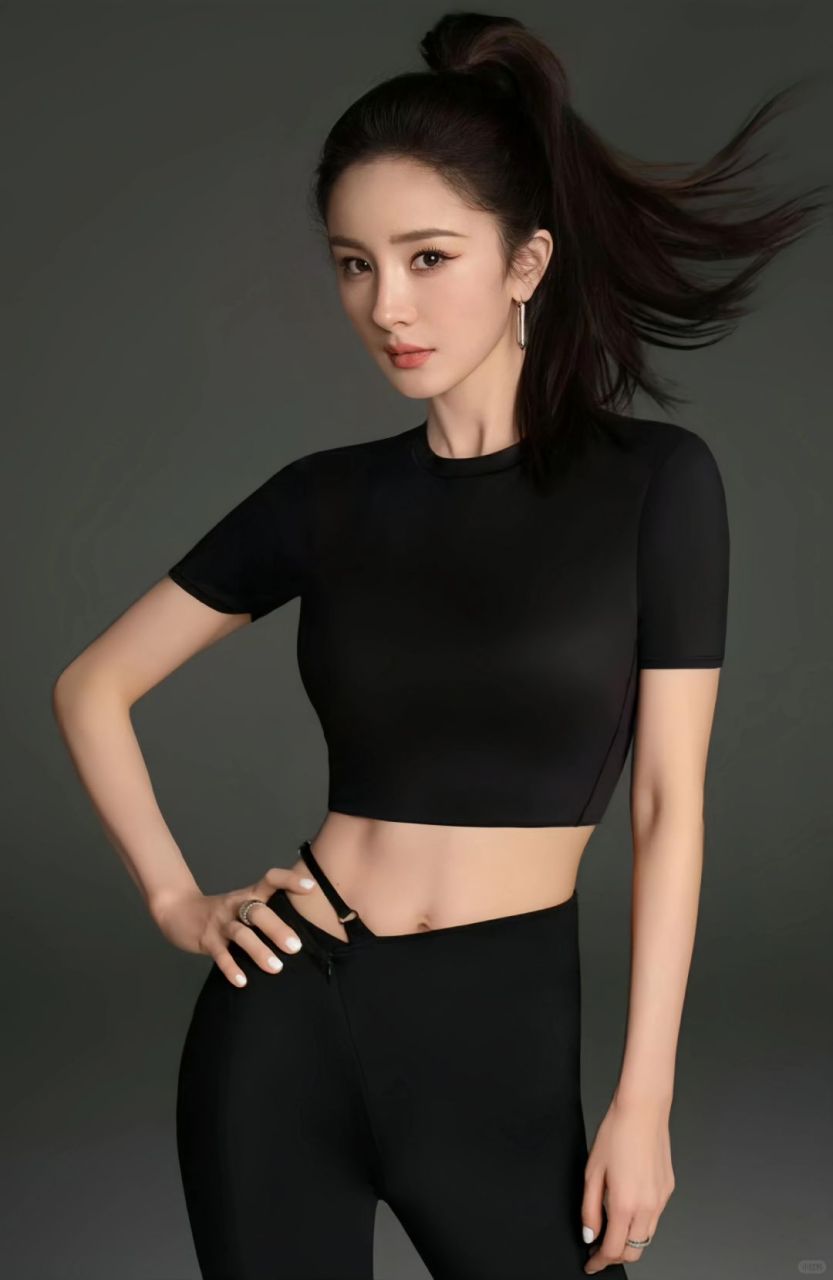 杨幂维密内衣大片曝光,性感身材让人惊叹!