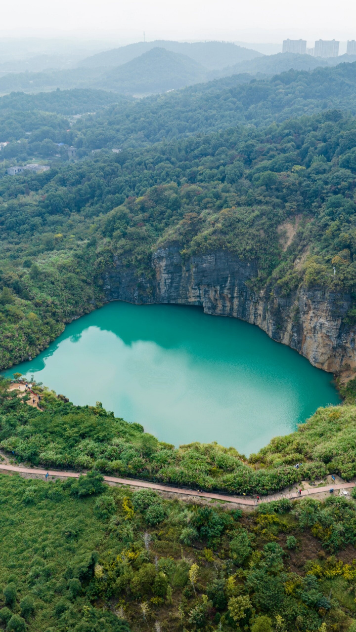 就在湘潭!  金霞山森林公园免门票,顺路标便可以进入.