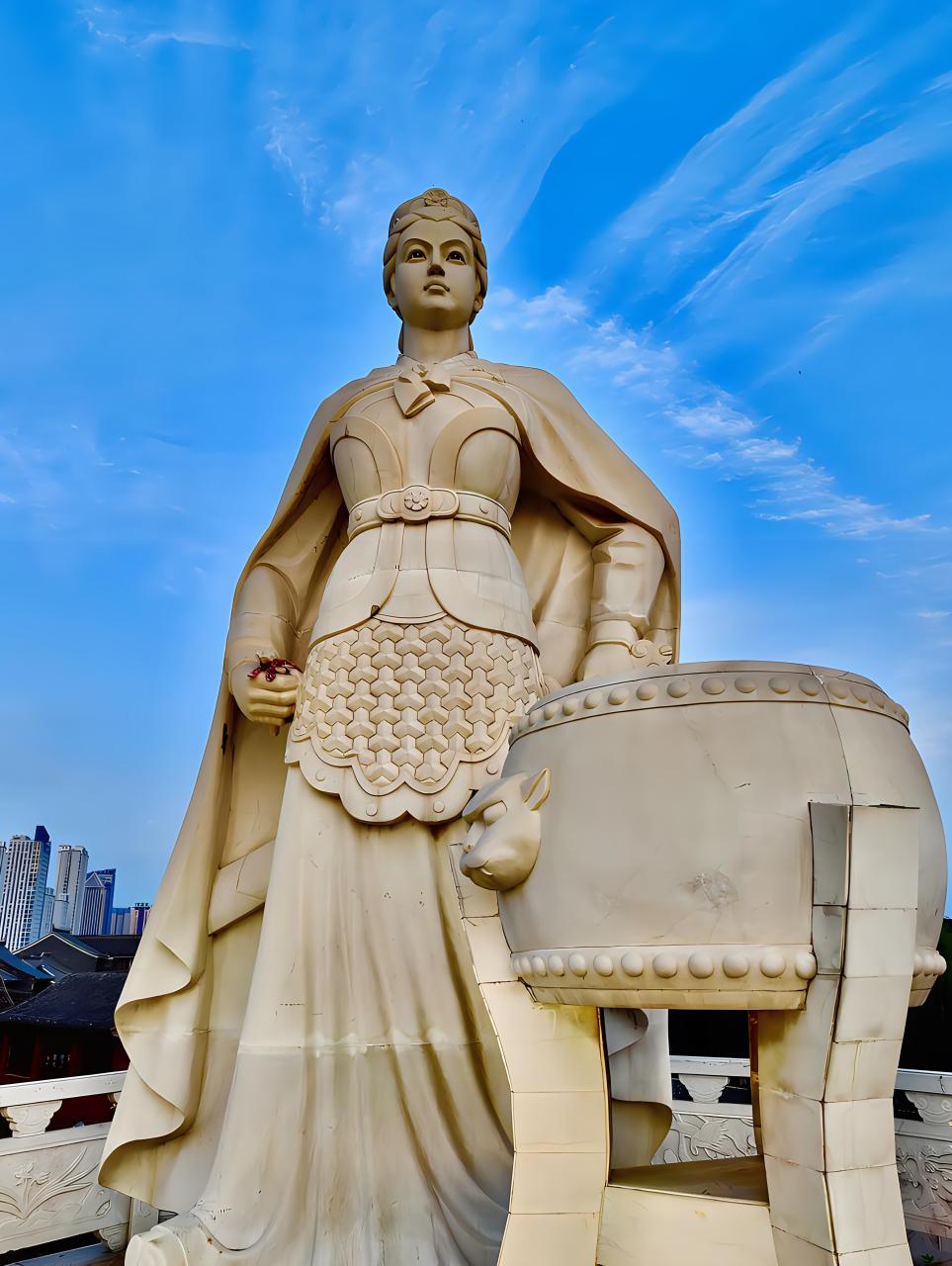 妇好:历史上第一位有据可查的女将军,商王武丁王后,曾担任统帅,打败二