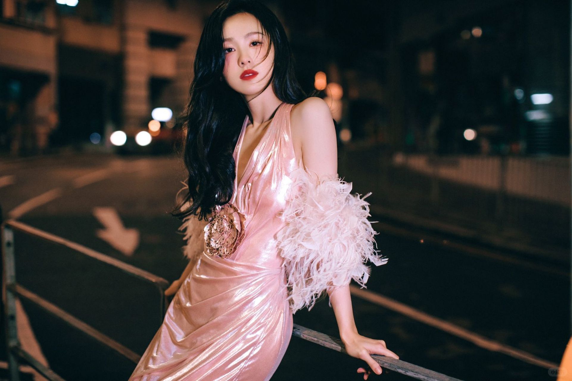 陈都灵港风造型惊艳,美貌再升级!  陈都灵的港风造型真的太绝了!