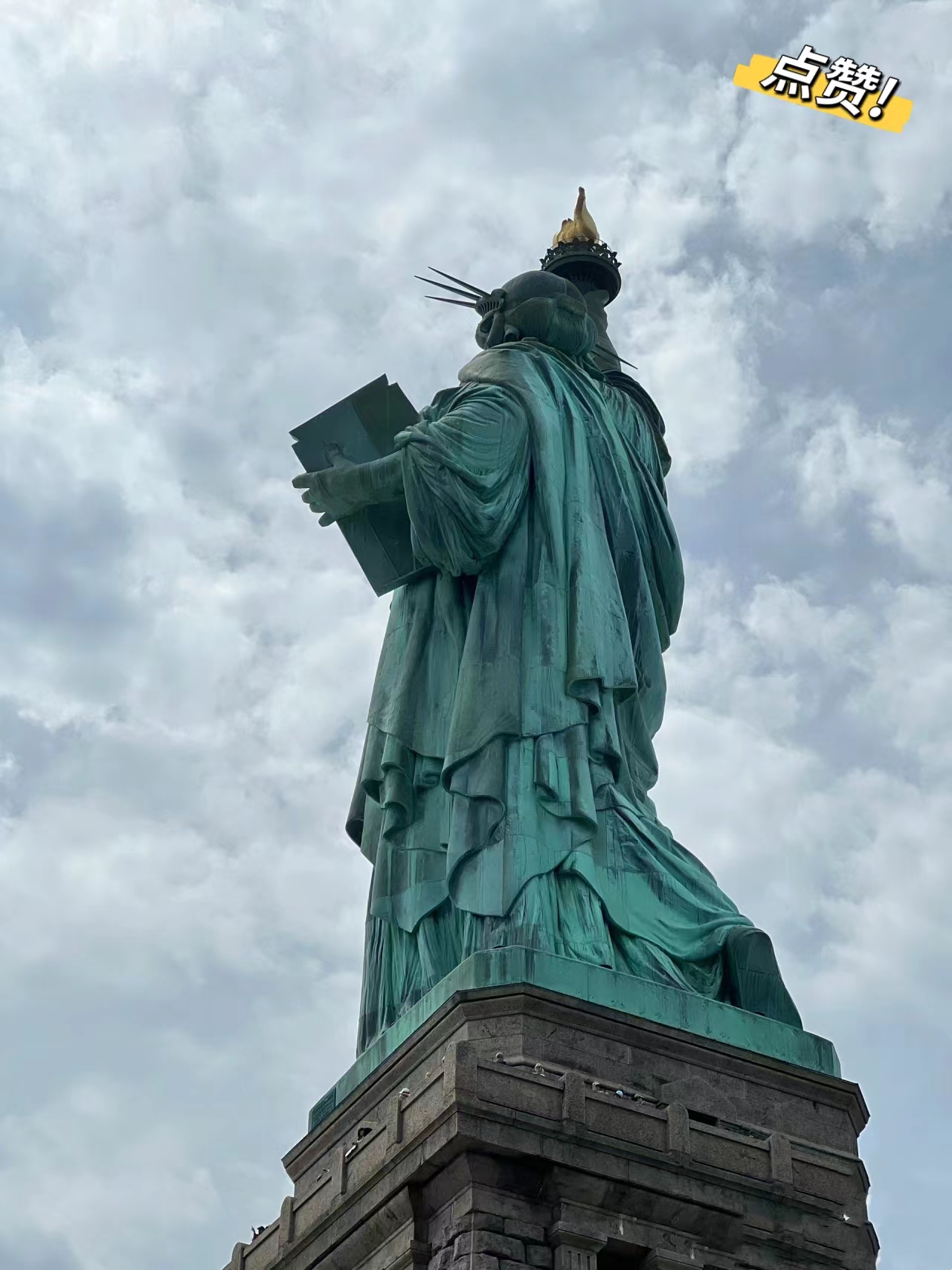 自由女神像图片 宝宝们今天分享几张自由女神像 自由女神像是一座位于