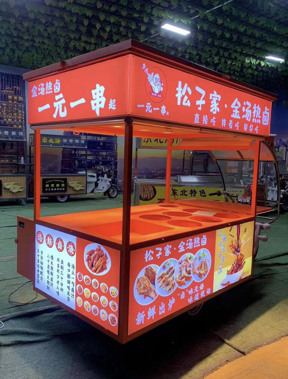 小吃流动摊位车图片  小吃流动摊位车,是城市街头的一道亮丽风景线!